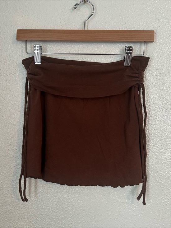 Arizona Jean Company Dresses & Skirts - Y2K lettuce hem brown mini skirt with side ties women’s small Arizona trendy S